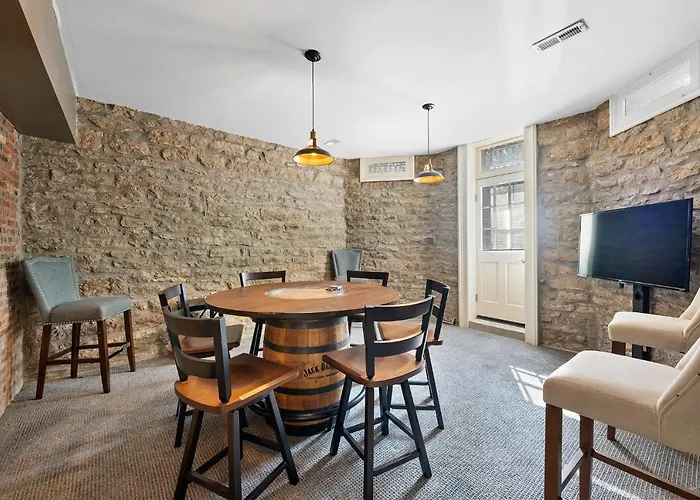 Hotel 2 Bedroom Schwartz Castle Columbus