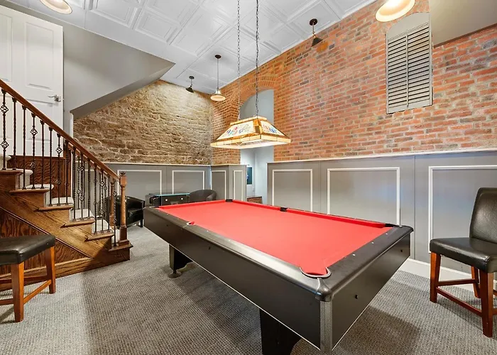 Hotel 2 Bedroom Schwartz Castle Columbus